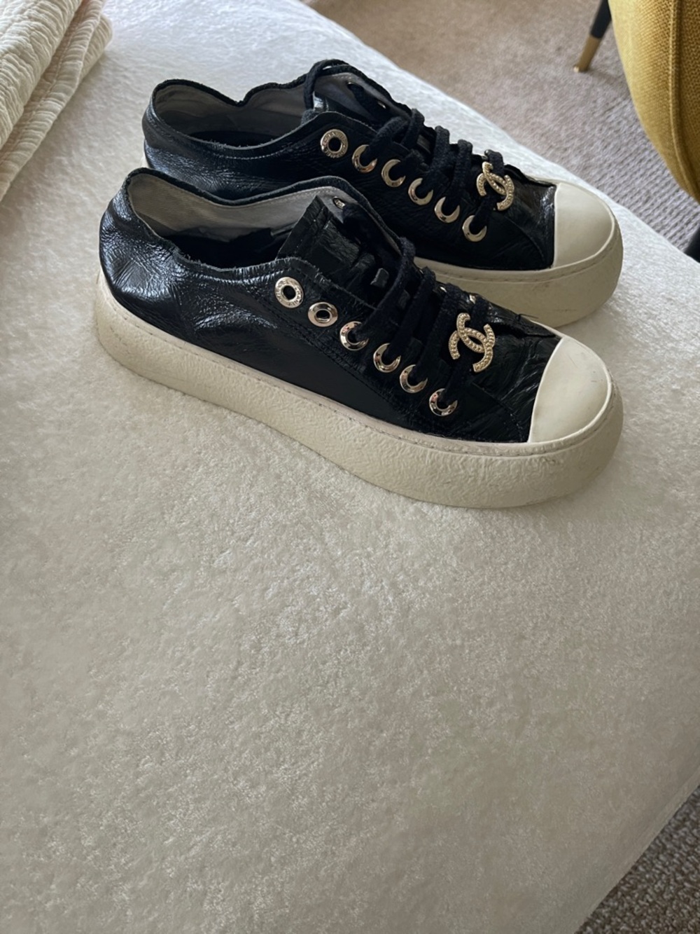 Chanel Interlocking CC Logo
Patent Leather Sneakers 37 C - Picture 3 of 6